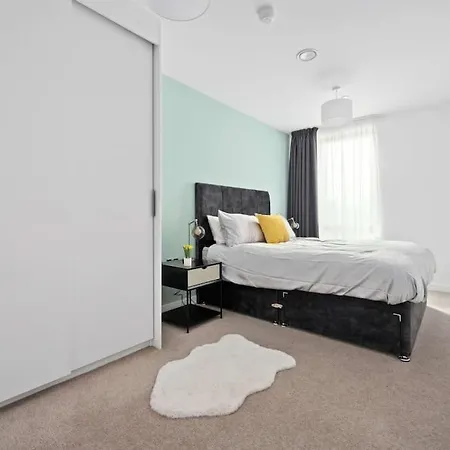 Central Luxurious Two Bedroom Apartment Manchester Exterior photo