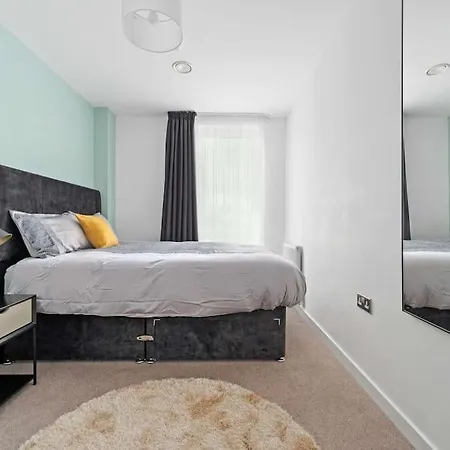 Central Luxurious Two Bedroom Apartment Manchester Exterior photo