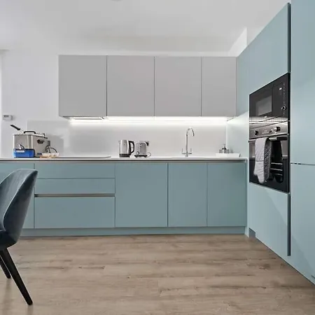 Central Luxurious Two Bedroom Apartment Manchester Exterior photo